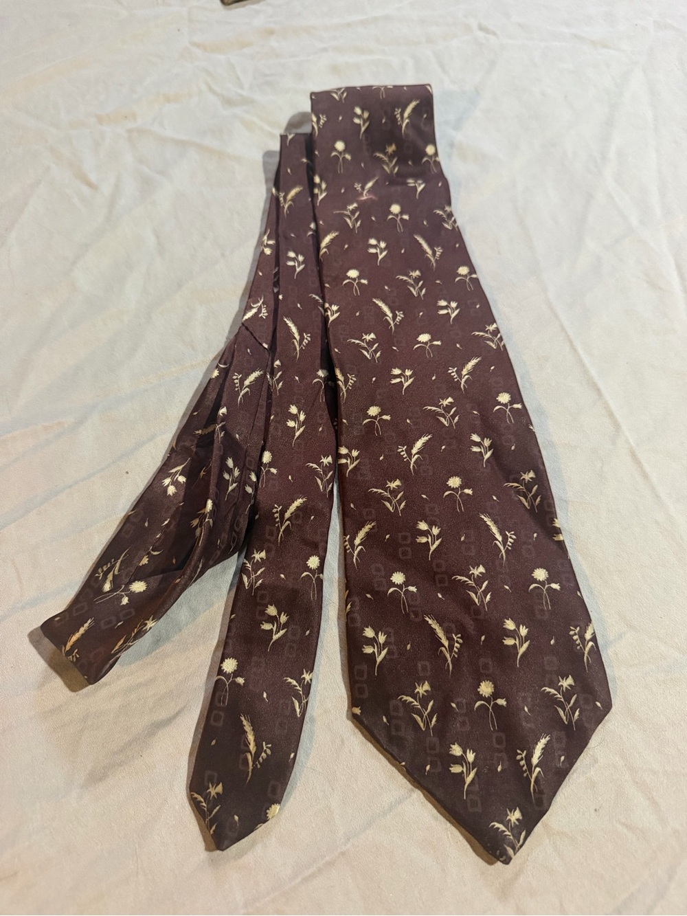 Geoffrey Beene Chocolate Brown Silk Tie with Cream Floral Motif